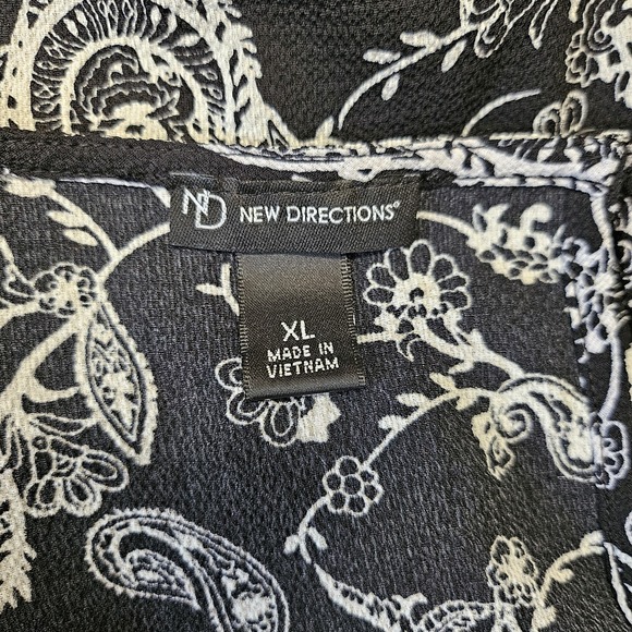 New Directions Black Paisley Flowy Bell Sleeve Whimsigoth Top Size XL - Picture 7 of 7